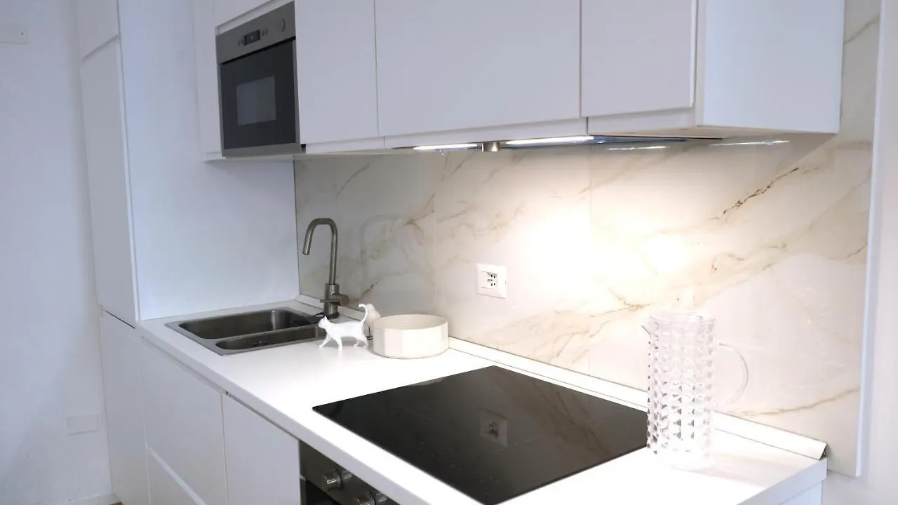 I Host Apartment - Val Strona 3 Milan