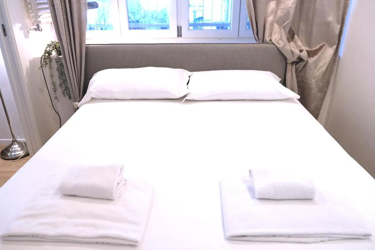 I Host Apartment - Val Strona 3 Milan Italy