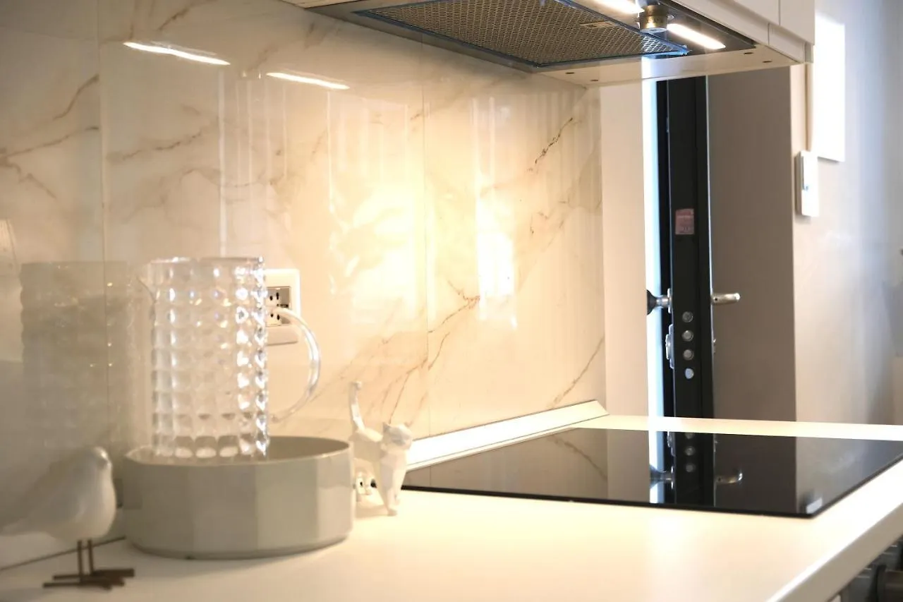 I Host Apartment - Val Strona 3 Milan