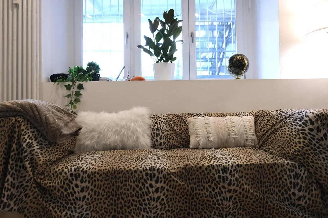 I Host Apartment - Val Strona 3 Milan 0*,  Italy