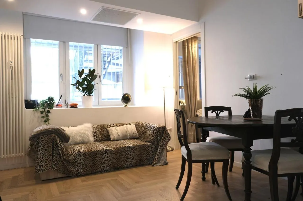 I Host Apartment - Val Strona 3 Milan Italy