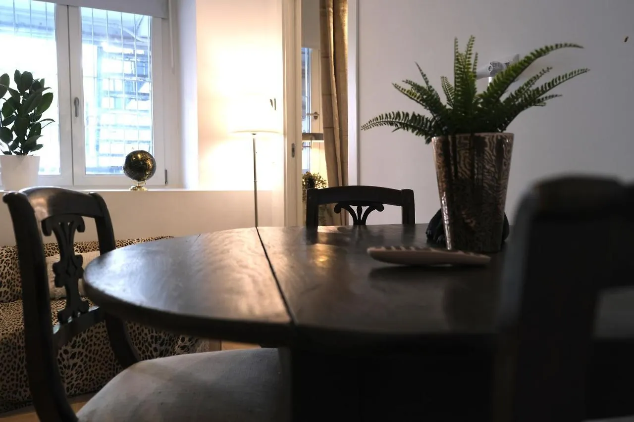 I Host Apartment - Val Strona 3 Milão 0*,  Itália