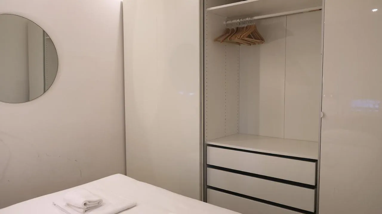 I Host Apartment - Val Strona 3 Milão 0*,  Itália